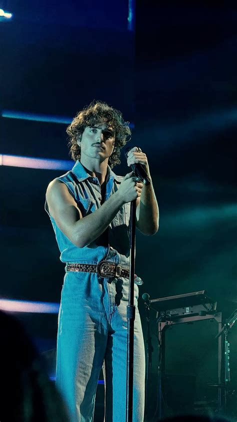 Benson boone concert outfits – Artofit