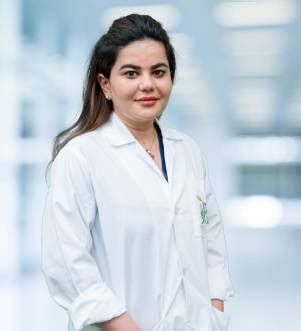 Best Surgical Oncologist - Dr. Priya Kapoor | Book Appointment Online