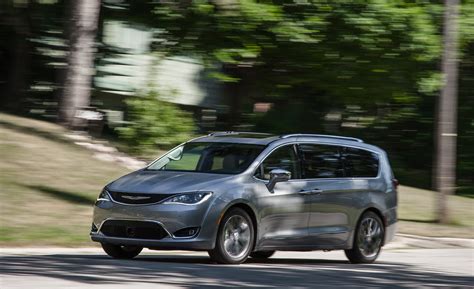 2018 Chrysler Pacifica Chrysler Pacifica Vs. Dodge Grand Caravan