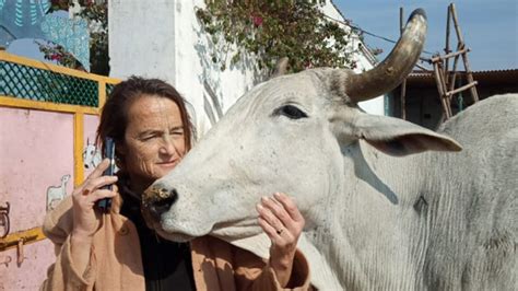 गो सेवा को समर्पित जर्मनी की फ्रेडरिक इरीना ब्रूनिंग को मिला स्वामी ...