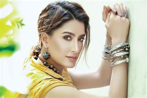 Pakistani actress Mehwish Hayat accused Bollywood said they abuses us ...