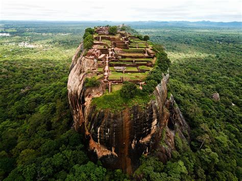 Sri Lanka Ceylon Sigiriya Lion S Rock - HooDoo Wallpaper