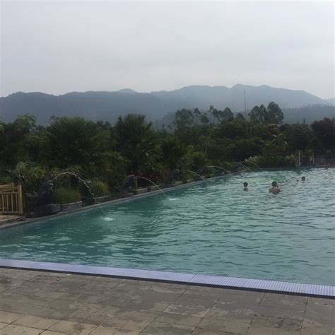 KAMOJANG GREEN HOTEL & RESORT (Garut) - Hotel Reviews & Photos ...