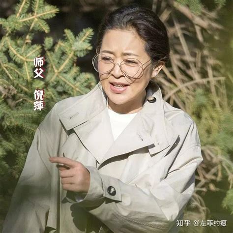 60岁的倪萍暴瘦20斤后，穿西装颜值重回巅峰_凤凰网