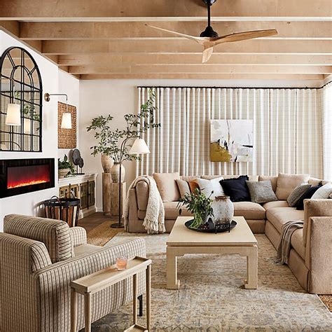 Camino Wood Pedestal with Light Whitewash Finish & Oak Wood