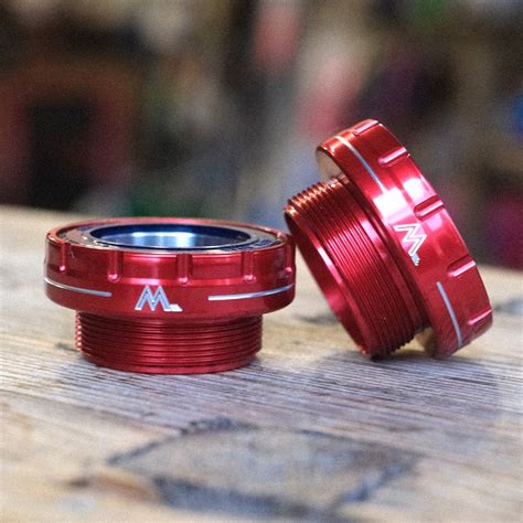 【WHITE INDUSTRIES】EXTERNAL BSA BOTTOM BRACKET(RED) | Humhumhug Online Shop