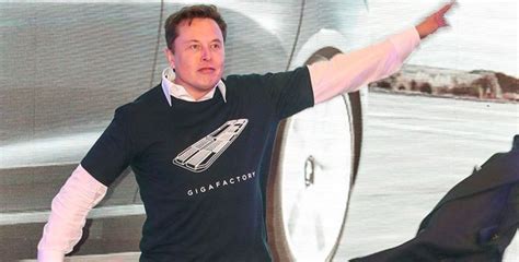 Elon Musk Dancing In Bizarre Video Looks Like Every Awkward Uncle At ...