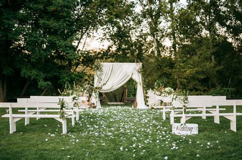 10 Inexpensive Wedding Venue Ideas for Any Budget - Yeah Weddings