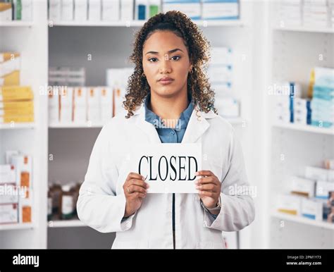 Closed pharmacy sign hi-res stock photography and images - Alamy