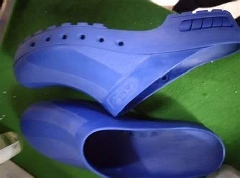 cleanroom product - Autoclavable And Washable Clogs Shoes Trader ...