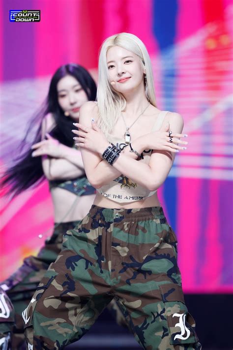 230829 ITZY - CAKE (230824 M Countdown Stage Pics) : r/ITZY
