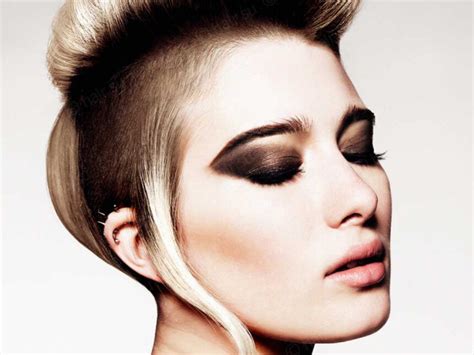 Peinado mohawk con pelo rubio y oscuro para 2015 | Ifema