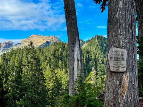 Guide to the Stunning Blanca Lake Hike in Washington