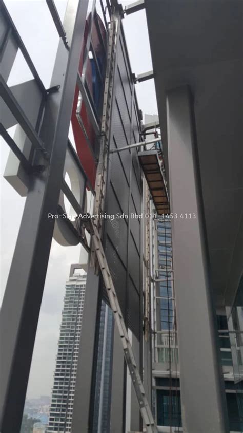 High Level Building Signage 的图像结果