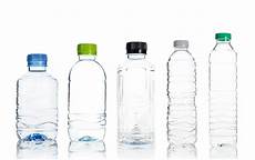 acqua in bottiglia o rubinetto l acqua nelle bottiglie di plastica fa scopriamolo acqua in bottiglia o rubinetto l acqua nelle bottiglie di plastica fa scopriamolo