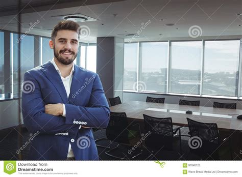 Business Man Standing 的图像结果