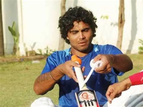 Muralitharan a steal for RCB - Ravindra Jadeja and R Vinay Kumar hit ...