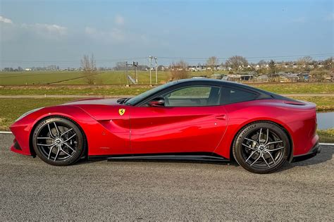 All Ferrari red colours - ROSSOautomobili