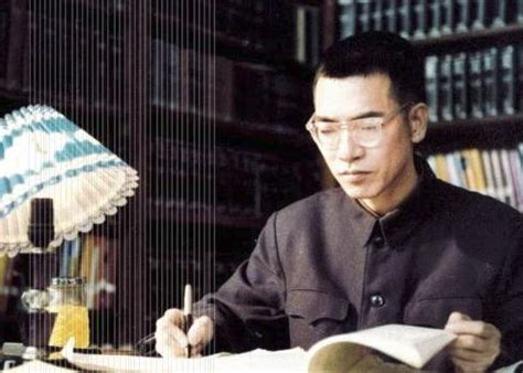 小学课本里的“数学怪才”陈景润：被累死的他，原来已经去世25年了 - 哔哩哔哩
