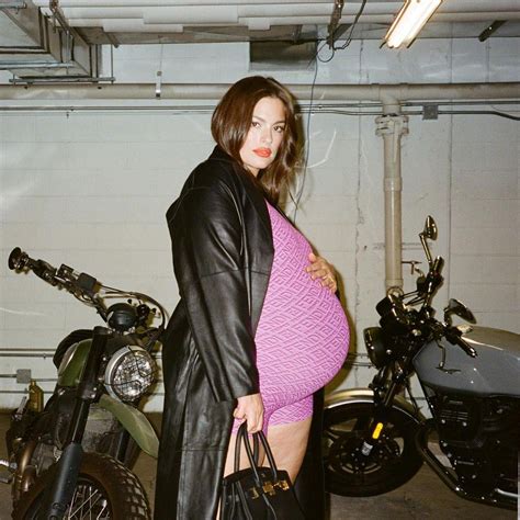 Ashley Graham pregnant : r/PregCelebs