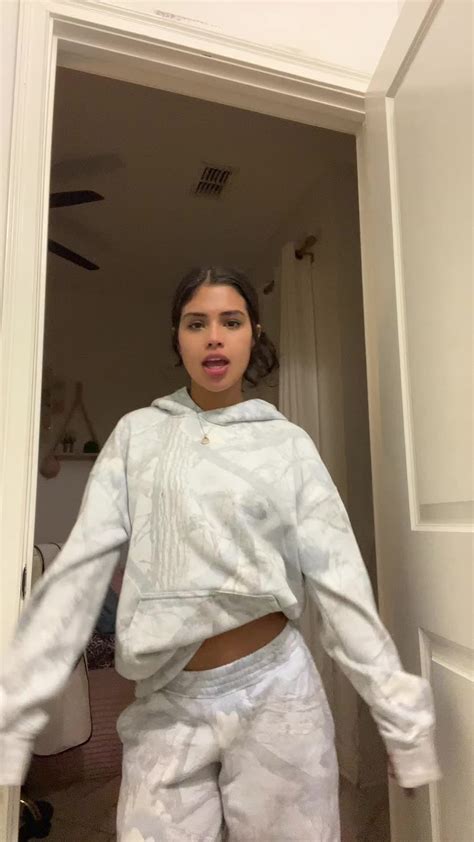 Victoria Jaimes (@victoriajaiimes) - Urlebird