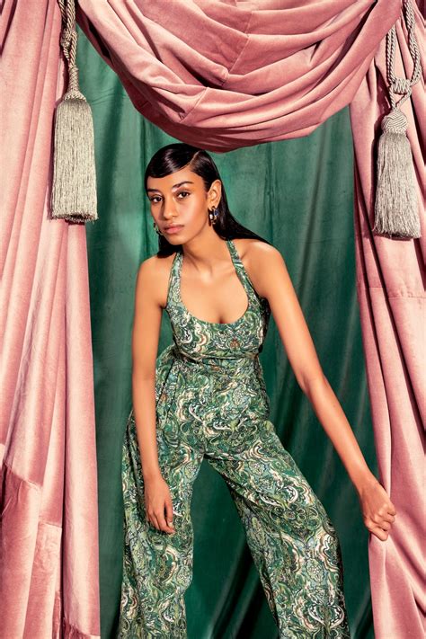 Juno Fitted Halter Neck Top – Sheena Trehan