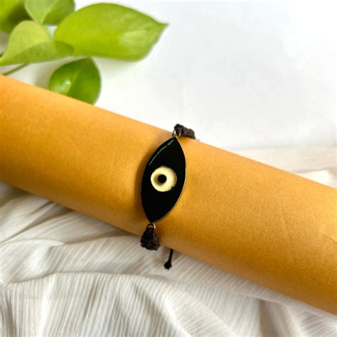 Noir Gaze Bracelet (Black) – STONE METAL SCISSORS