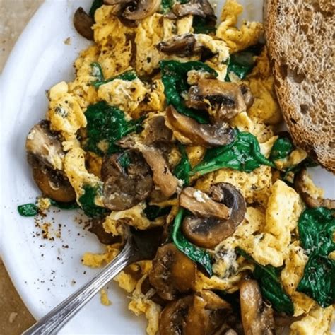 Mushroom-Spinach Scrambled Eggs: Simple & Delicious Recipe - Yummy Temple