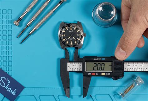 How Strap Width & Lug Size Impact Fit & How To Measure Your Watch ...