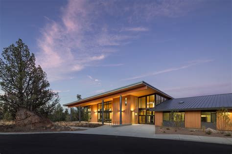 Galeria de Cascades Academy do Campus Central de Oregon / Hennebery ...