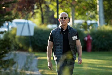 How Amazon CEO Jeff Bezos Transformed From Skinny To Buff