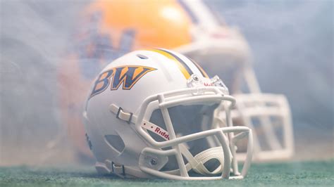 Download wallpaper 3840x2160 helmet, sport, white, smoke, blur 4k uhd ...