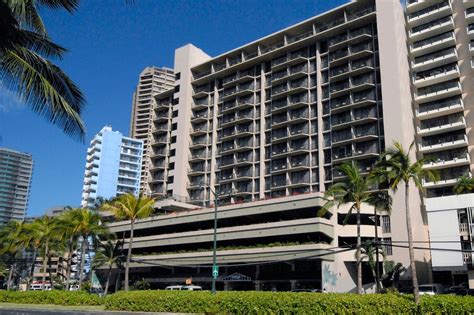 11 Top-Rated Waikiki Hotels Near the Beach for Every Type of Traveler