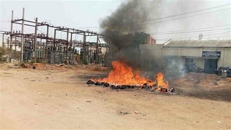 Fire breaks | సబ్‌స్టేషన్, ట్రాన్స్‌ఫార్మర్ల మరమ్మతు కేంద్రంలో ...