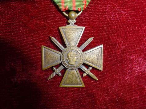 Médaille Croix de Guerre 1914-1917 avec étoile de bronze - militaria