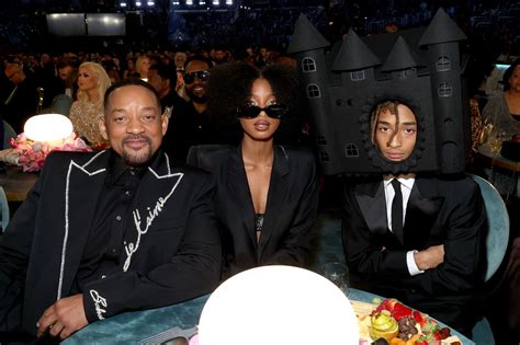 Un castello di vampiri sulla testa di Jaden Smith ai Grammy 2025: «Ho ...