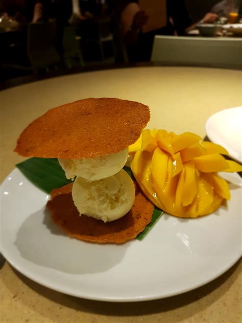 [I ATE] lemongrass ice cream with ginger biscuits and mango : r/food