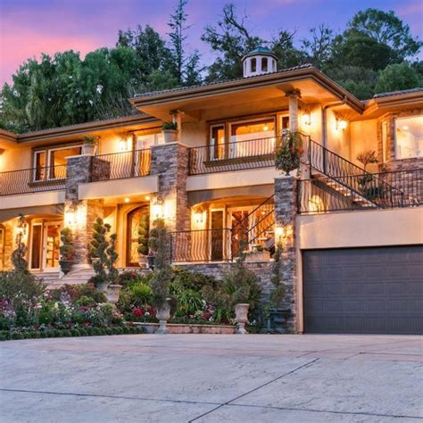 Celebrity Homes | Tour 2018 Grammy award-winner Bruno Mars's home in ...