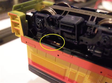 DCC Ready Decoder Installation 的图像结果