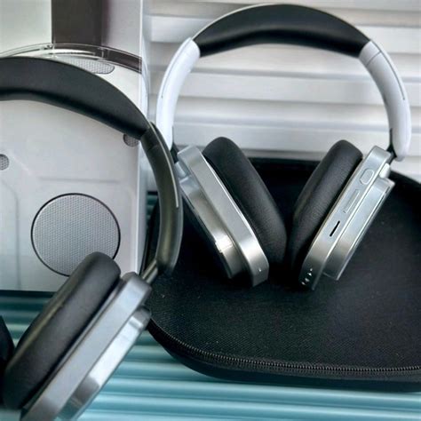 Wireless Earphone Headphones For Music Lovers & Professionals ...