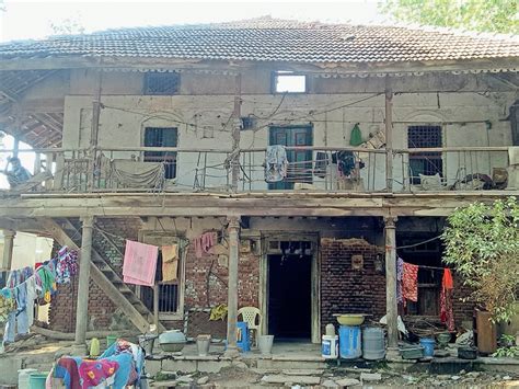 3 dilapidated buildings in Jalalpore endanger the lives of 70 families ...