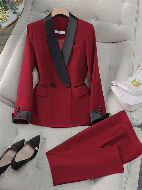 Red and Black Business Suit 的图像结果