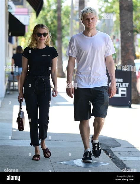 Emma Roberts Evan Peters