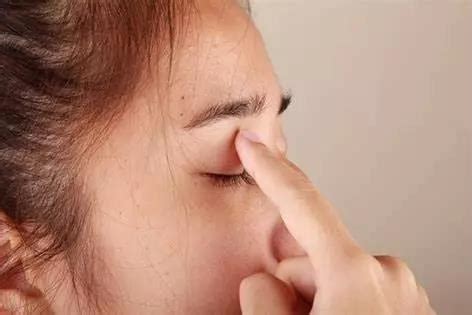 眼皮跳可能是眼睛生病了_-上海和平眼科医院
