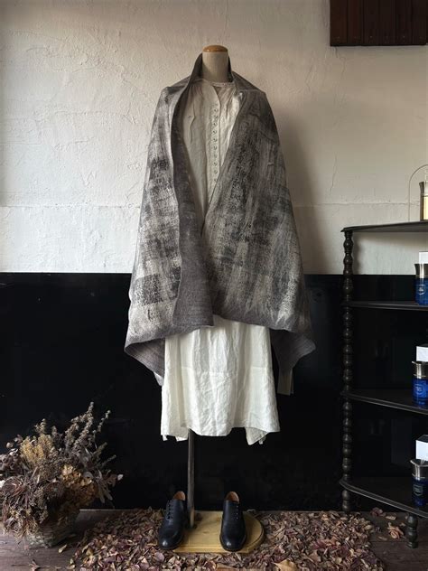 SILVANA MANETTI painting 300 gray | TALE COCOON