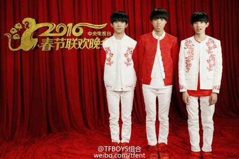 TFBOYS四周年易烊千玺睡衣超萌来袭 才艺满分人气TOP展完美偶像气质_独家专稿_中国小康网