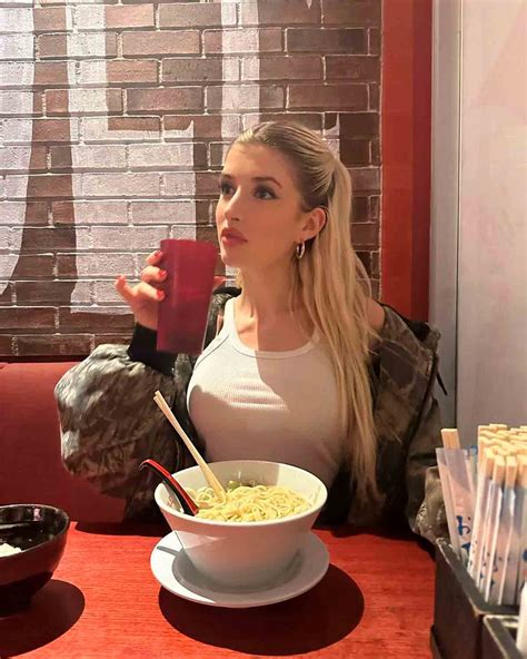 Filha de Charlie Sheen mostra novo visual após passar por cirurgia plástica