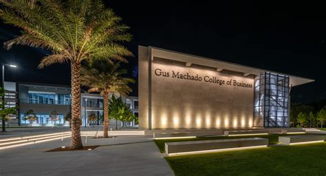 Home - College of Business - St. Thomas University