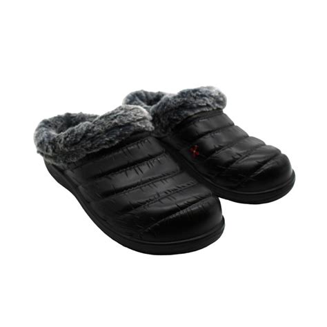 Skechers Foamies Women Black Clogs Puffer... - Depop