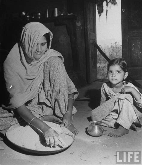 Life, Work and Family of an India Moneylender - Thaal, India 1946 - Old ...